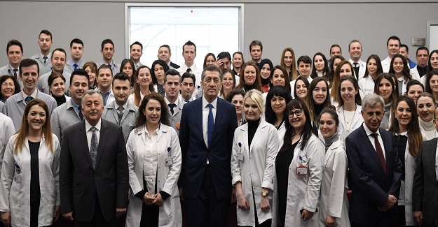 BAKAN SELÇUK“GÜÇLÜ ÇOCUK ŞAHSİYETİ GÜÇLÜ ÖĞRETMENLE ORTAYA ÇIKAR”