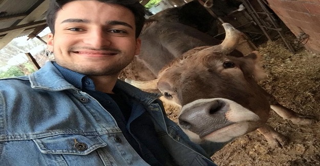Ortaokulun iki yılını İstanbul’da yaşayan ailemden uzakta bir kasabada okudum.
