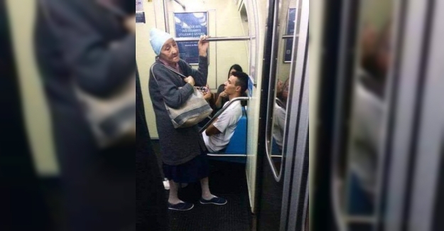 Otobüste yanında duran yaşlı bir teyzeye yer vermeyen bir ...