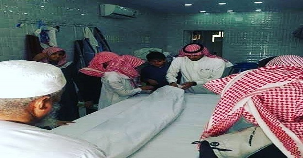Bir Öğretmen Ölü Yıkama Dersini Uygulamalı Olarak Anlatıyor