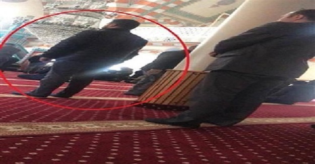 Cezaevinden firar eden şahıs Cuma namazında Saf tuttuğu polis memurunun sayesinde yakalandı..