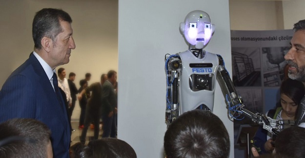 “YAPAY ZEKÂ” TEMALI 13. ULUSLARARASI ROBOT YARIŞMASI BAŞLADI