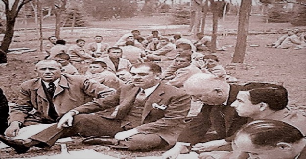 Yıl 1944 Milli Eğitim Bakanı Hasan Ali Yücel, 