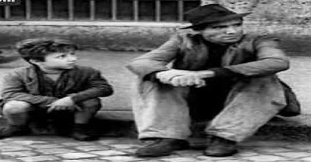 İlkokula gidiyordum. Çocukluğumun yoksulluk günleriydi.