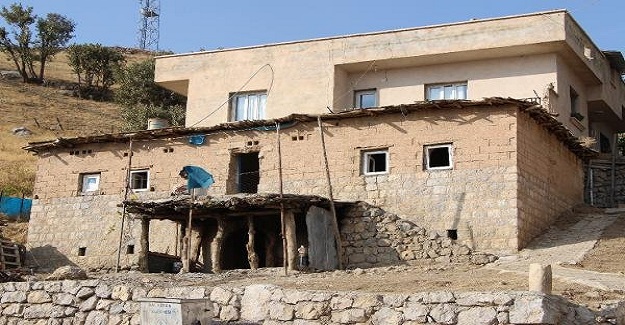 Bin Haneli Belde, Aralarında Doktor, Mühendis Ve Öğretmen Gibi Değişik Mesleklere Sahip 1500 Üniversiteli Yetiştirdi