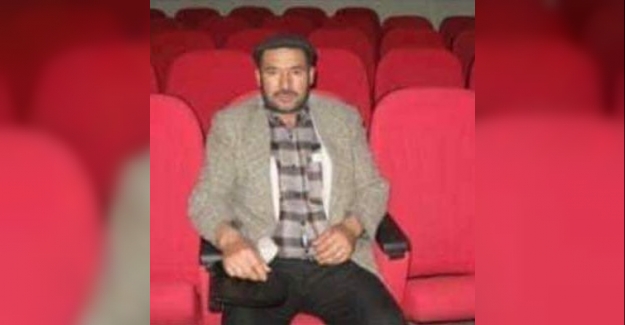 BİR PROFESÖR KONFERANS VERMEK ÜZERE SALONA GİRMİŞ.