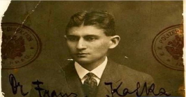 Franz Kafka rutin yürüyüşlerini yaptığı parkta küçük bir kıza rastlamış.