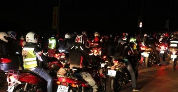 Motosikletçiler PKK'lı Teröristler Tarafından Tehdit Edilen Seçil Öğretmene Destek Amaçlı Destek Turu Attılar