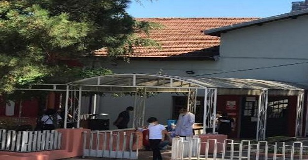 Öğrencinin Test Sonucu Pozitif Çıktı, Tüm Sınıf ve Öğretmenler Karantinaya Alındı