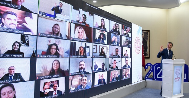 OKUL YÖNETİCİLERİNE "UZAKTAN EĞİTİM VE TEKNOLOJİ LİDERLİĞİ" PROGRAMI