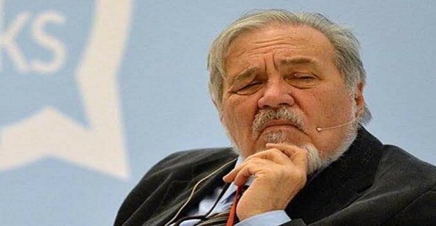 Üniversitede, en çok sevdiğim hocanın odasındaydım.
