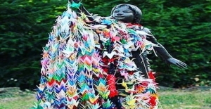Küçük Japon kız Sadako, 6 Ağustos 1945' te Hiroşima’ya atom bombası atıldığında 2 yaşındaydı